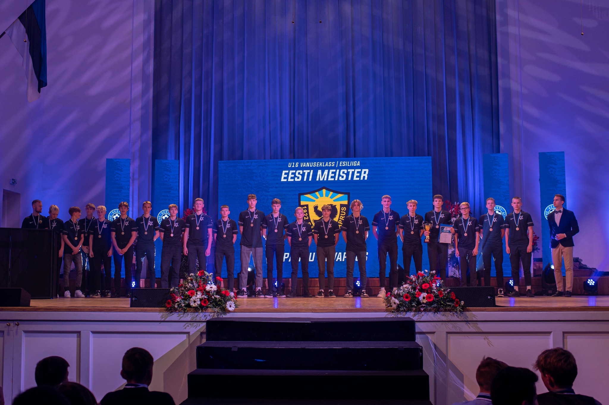 Pühapäeval Tallinnas Estonia kontserdisaalis toimunud jalgpallihooaja lõpugalal autasustati aasta parimaid. Võime uhkusega öelda, et möödunud jalgpalliaasta oli